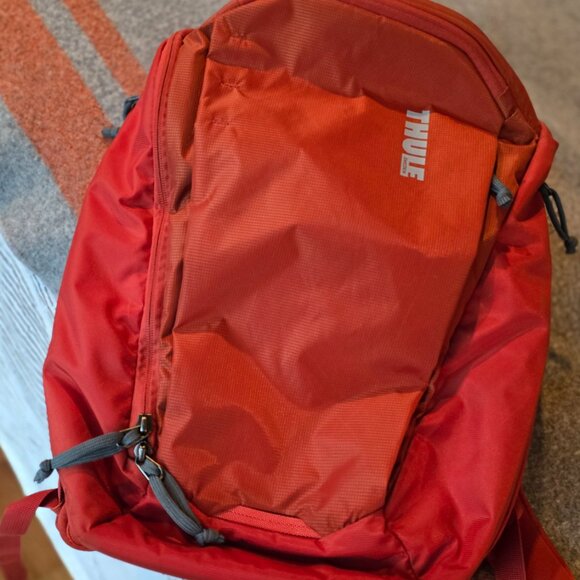 Thule Sweden EnRoute 18L Backpack Padded Sleeve with SafeEdge Technology - Picture 2 of 4